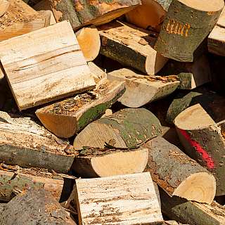 Stapel von Holzscheiten